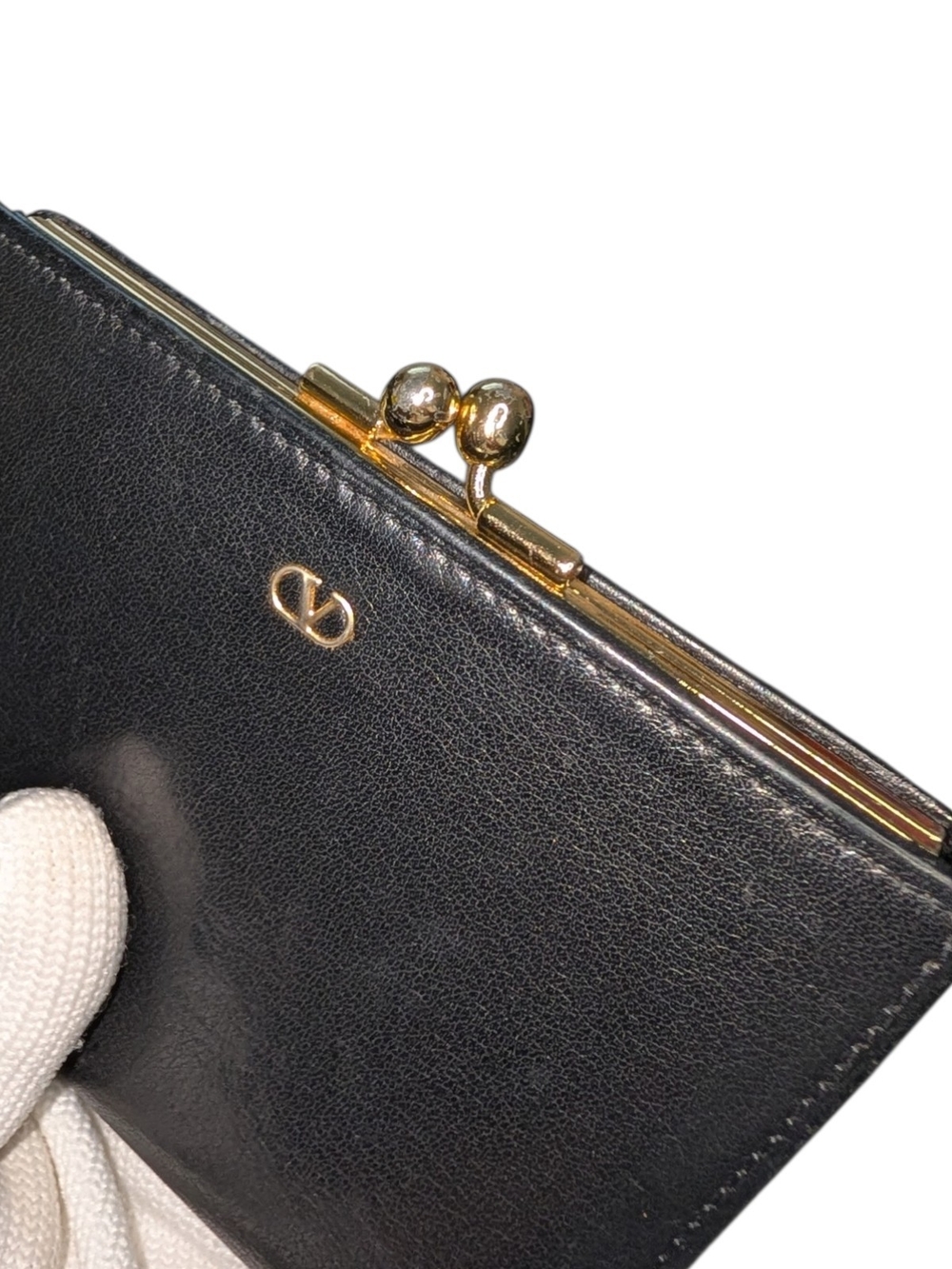 Valentino Garavani Black Calf Skin Leather Kiss Lock Compact Wallet - Picture 8 of 8